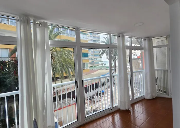 La Gavina, Beachfront Apartmán *